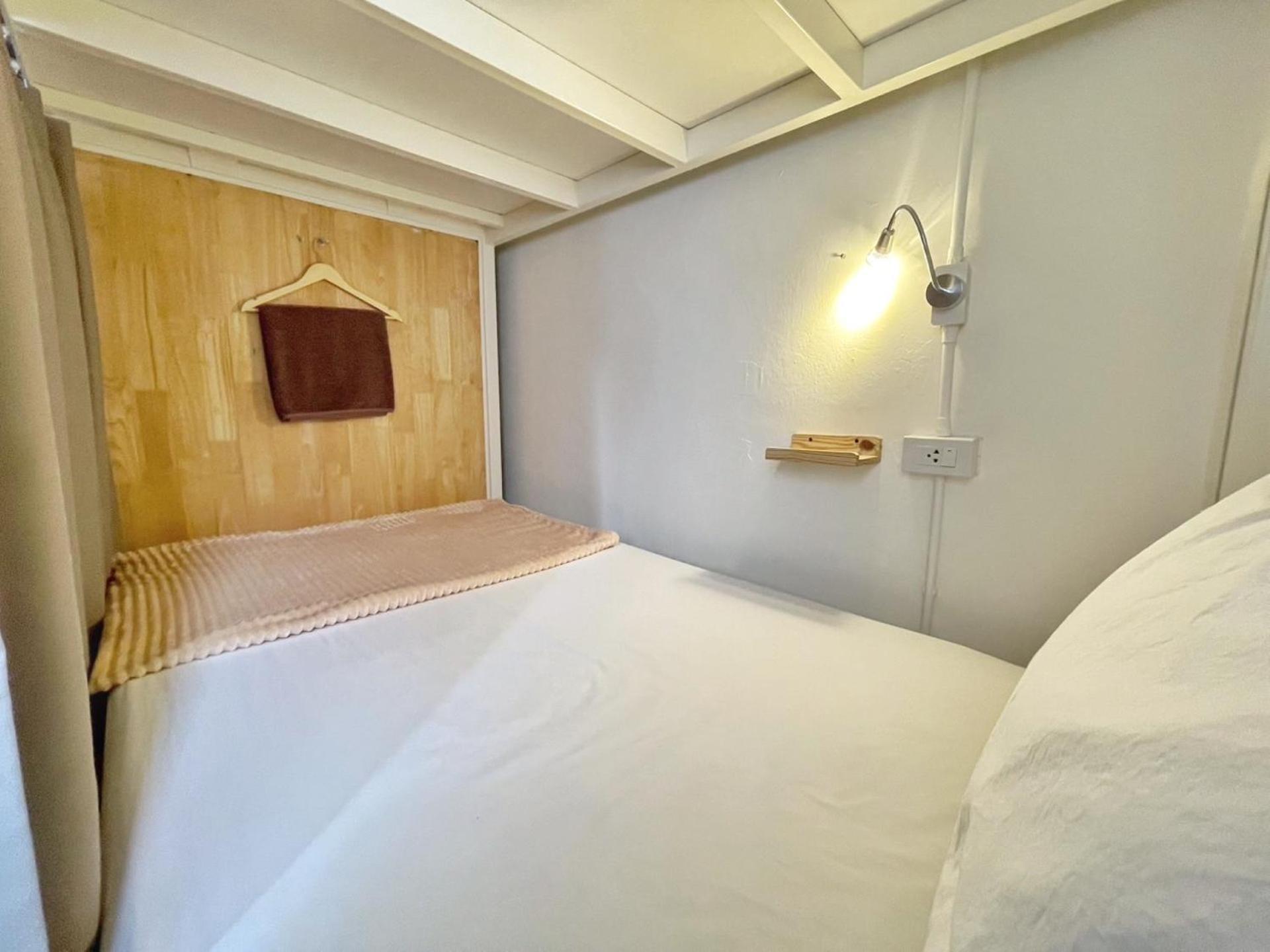 Purr Vandrarhem Phuket Exteriör bild
